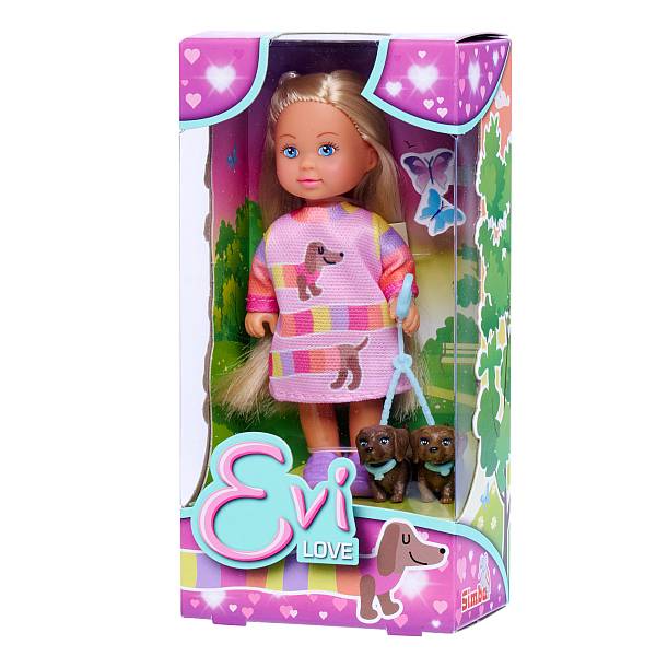 Évi baba kutyusokkal